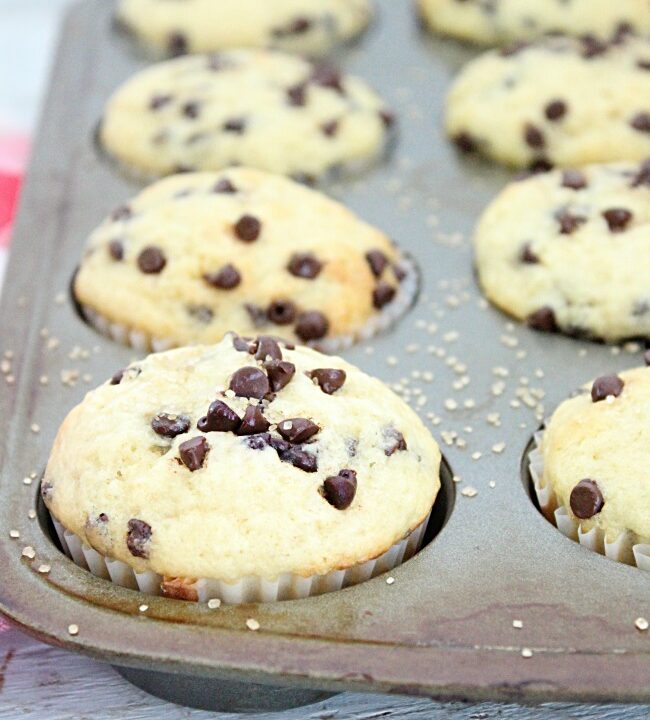 Chocolate Chip Muffins #chocolatechip #biggreenhouseblog #muffins #chocolatechip