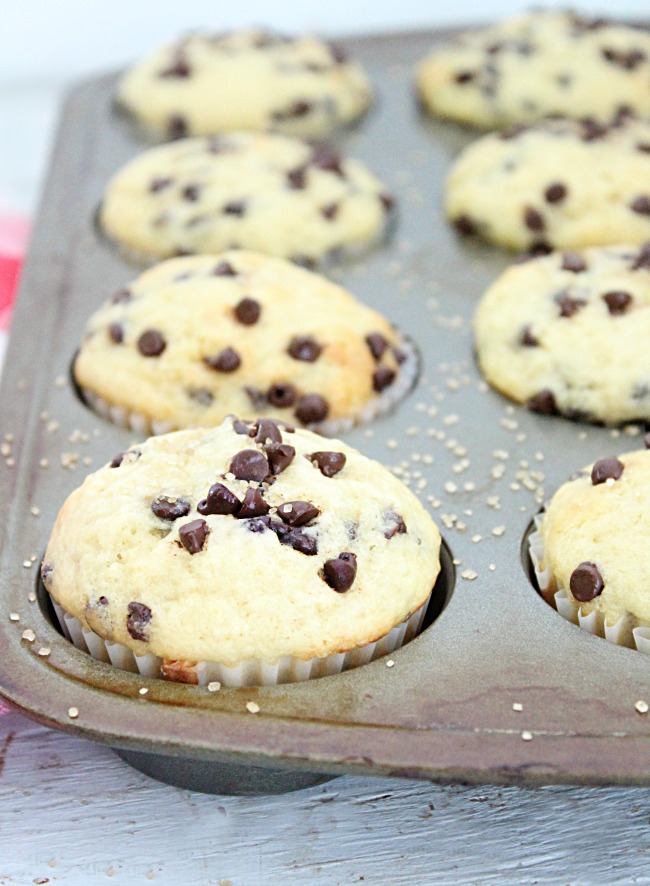 Chocolate Chip Muffins #chocolatechip #biggreenhouseblog #muffins #chocolatechip