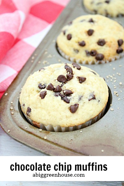 Chocolate Chip Muffins #chocolatechip #biggreenhouseblog #muffins #chocolatechip