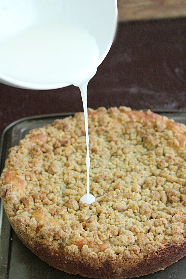 Cinnamon Crumb Coffee Cake | Big Green House #coffeecake #breakfasat #brunch #cinnamon #crumbcake
