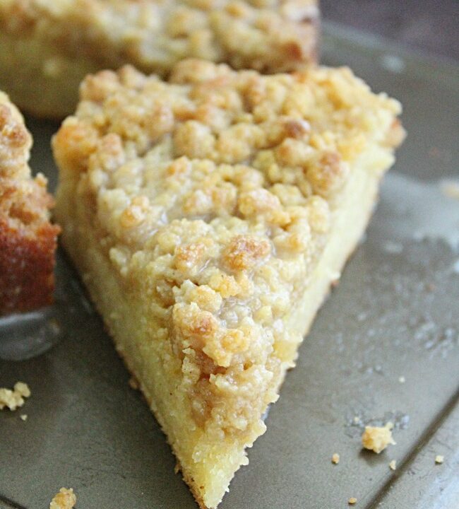 Cinnamon Crumb Coffee Cake | Big Green House #coffeecake #breakfasat #brunch #cinnamon #crumbcake