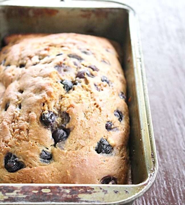 Brown Sugar Blueberry Quick Bread | Big Green House #blueberry #blueberries #quickbread #brownsugar 