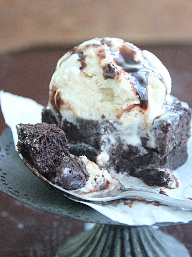 Small Batch Protein Brownies | Big Green House #brownies #protein #vegan #chocolate #dessert