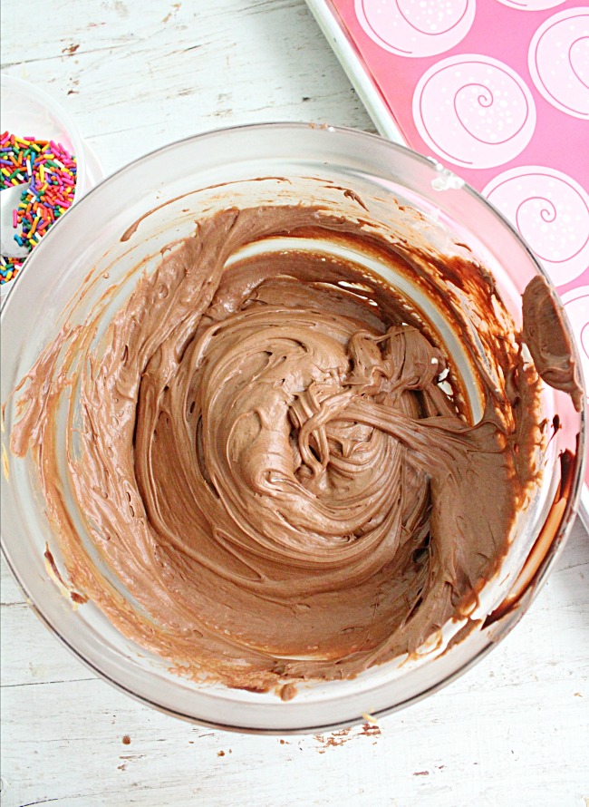 Chocolate Peanut Butter Truffles | Big Green House #chocolate #peanutbutter #truffles #nobakedessert