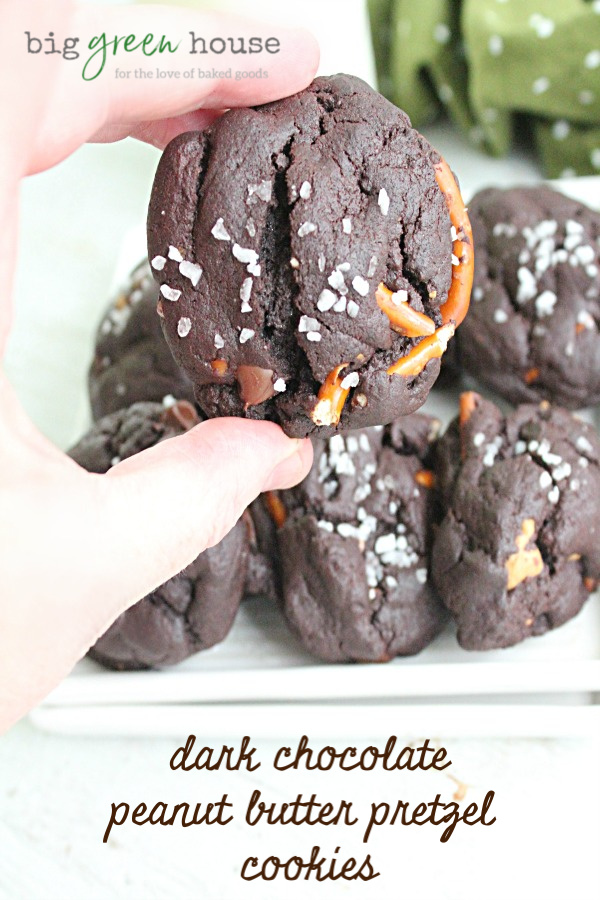 Dark Chocolate Peanut Butter Pretzel Cookies | Big Green House #peanutbutter #darkchocolate #pretzels #cookies