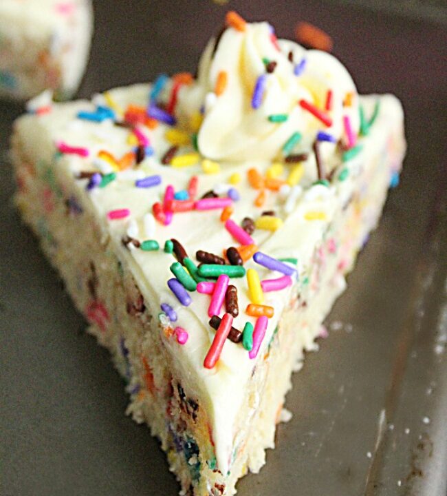 Funfetti Snack Cake: Big Green House #funfetti #cake #whitecake #sprinkles #partycake #snackcake 