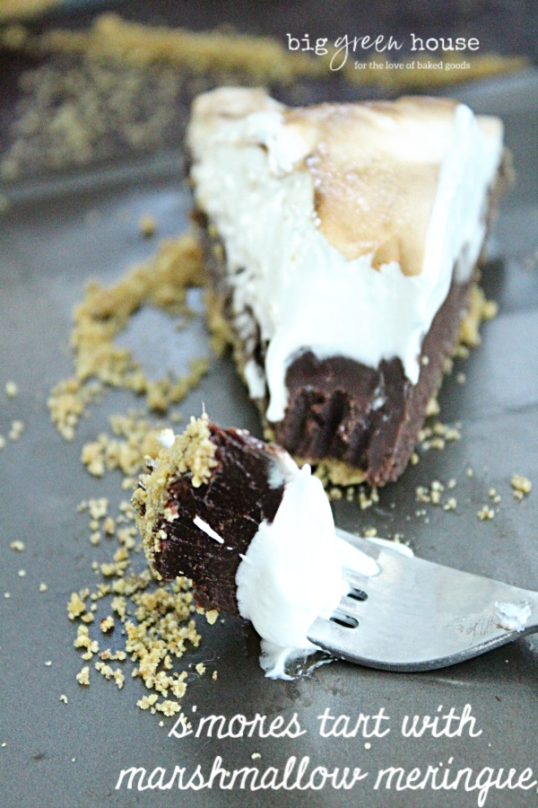S mores Tart with Marshmallow Meringue | Big Green House #smores #tart #chocolate #meringue #marshmallow
