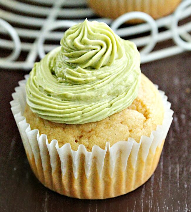 Buttermilk Cupcakes with Matcha Frosting | Big Green House #cupcakes #matcha #frosting #buttermilk #dessert