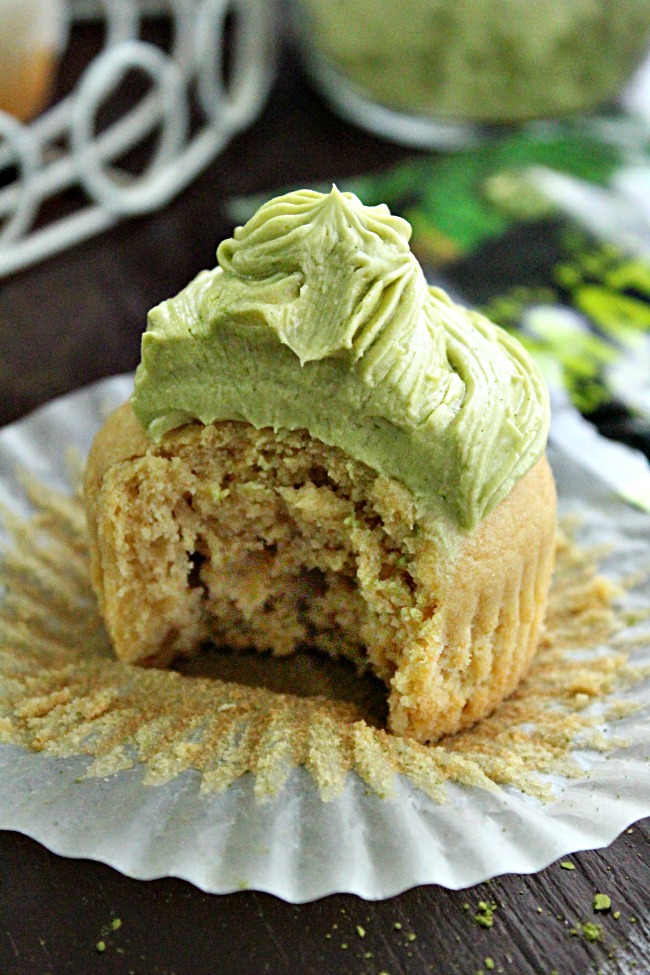 Buttermilk Cupcakes with Matcha Frosting | Big Green House #cupcakes #matcha #frosting #buttermilk #dessert