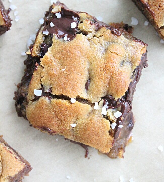 Salted Caramel Chocolate Chip Bars - Big Green House #saltedcaramel #chocolatechip #caramel #dessert #bars