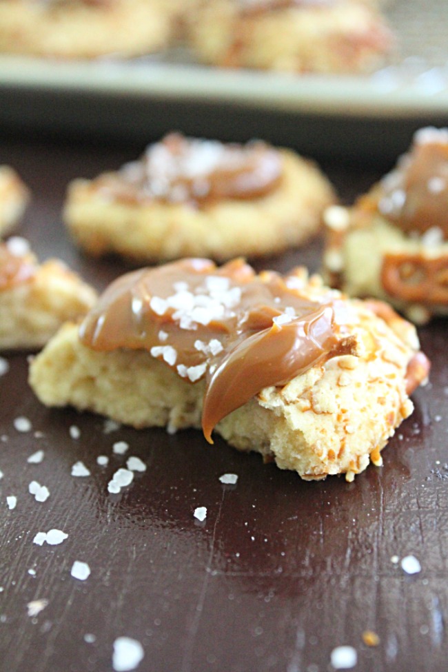 Salted Caramel Pretzel Thumbprint Cookies - Big Green House #pretzel #saltedcaramel #cookies #salt #caramel