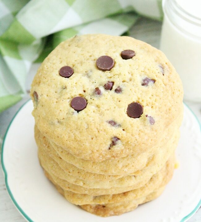 Buttery Chocolate Chip Cookies | Big Green House #butter #cookies #dessert #chocolatechip #chocolatechipcookies 