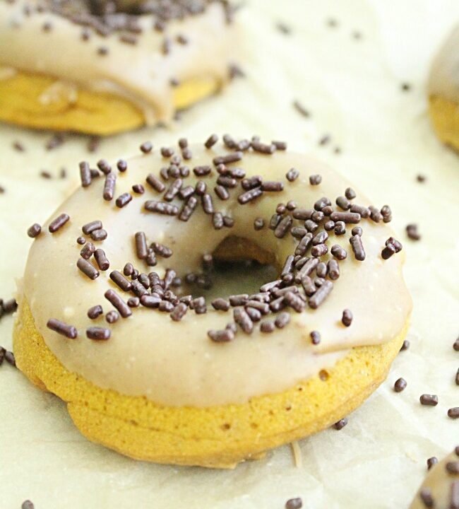 Baked Pumpkin Doughnuts with Maple Glaze - Big Green House #pumpkin #donuts #doughnuts #maple #glaze