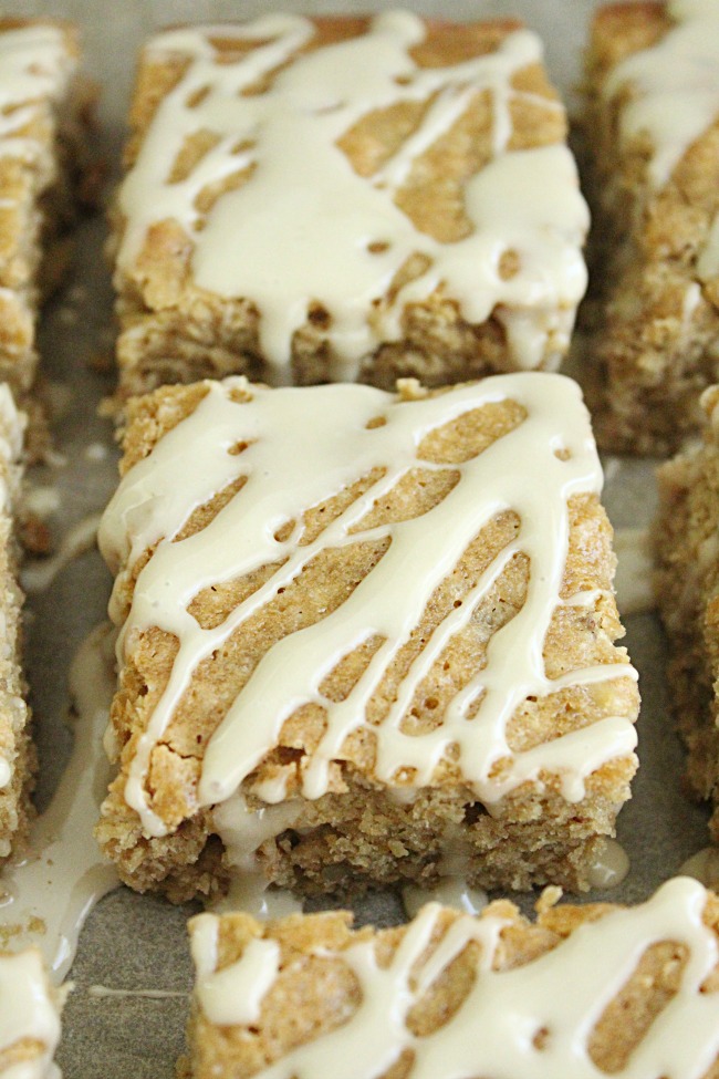 Maple Walnut Blondies | Big Green House #maple #walnut #blondies #dessert