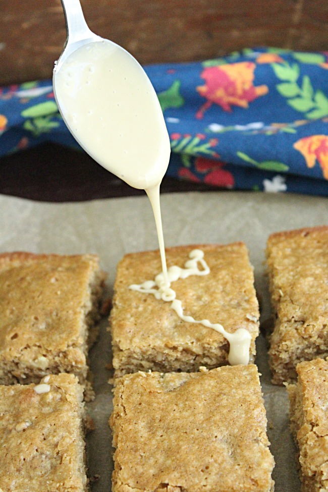 Maple Walnut Blondies | Big Green House #maple #walnut #blondies #dessert