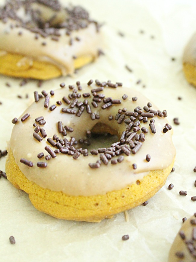 Baked Pumpkin Doughnuts with Maple Glaze - Big Green House #pumpkin #donuts #doughnuts #maple #glaze