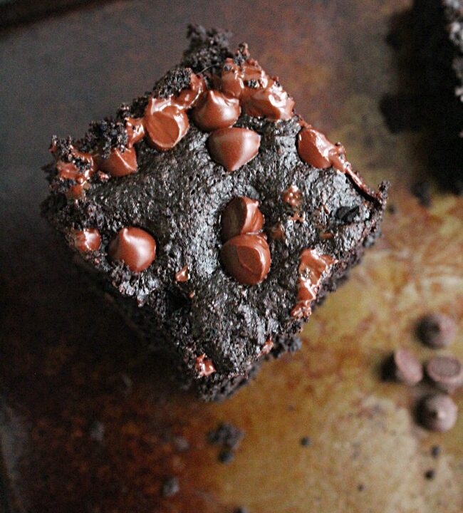 Whole Wheat Dark Chocolate Brownies | Big Green House #wholewheat #brownies #darkchocolate #dessert