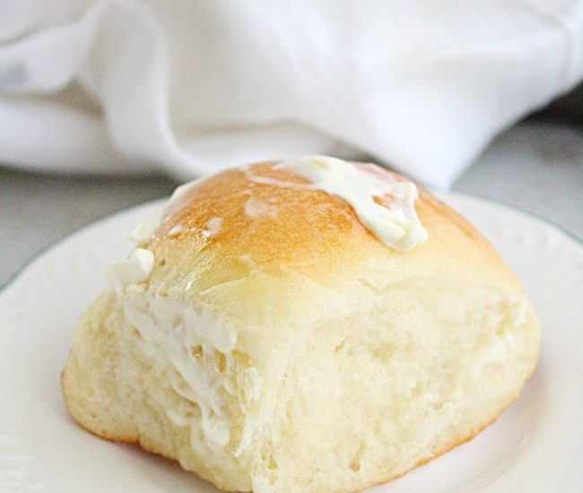 Amish Dinner Rolls: Big Green House #dinnerrolls #bread #homemade #amish #yeastrolls 