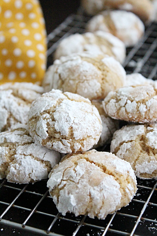 Brown Butter Crinkle Cookies- Big Green House #brownbutter #cookies #dessert #powderedsugar