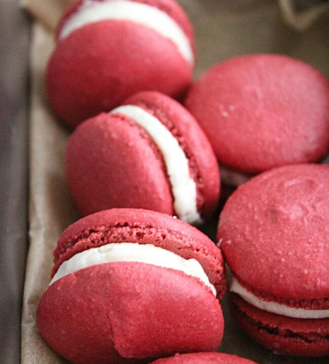Red Velvet Macarons- Big Green House #redvelvet #macarons #cookies #dessert