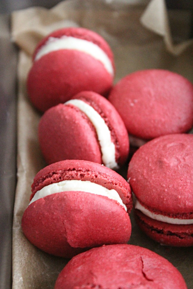 Red Velvet Macarons- Big Green House #redvelvet #macarons #cookies #dessert