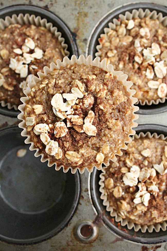 Cinnamon Oat Muffins- Big Green House #cinnamon #oatmeal #muffins #breakfast #noflour #norefinedsugar
