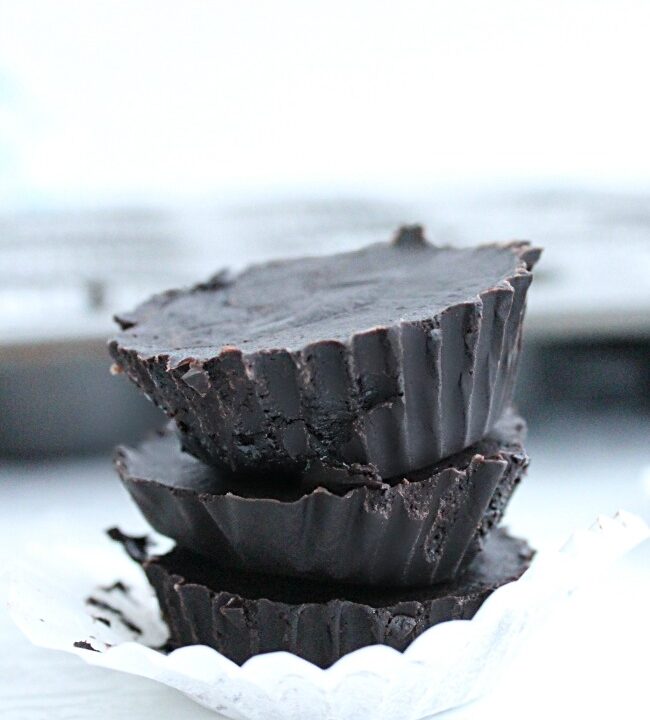 Three Ingredient Chocolate Bites No Refined Sugar- Big Green House #chocolate #nobake #dessert #chocolatebites #norefinedsugar