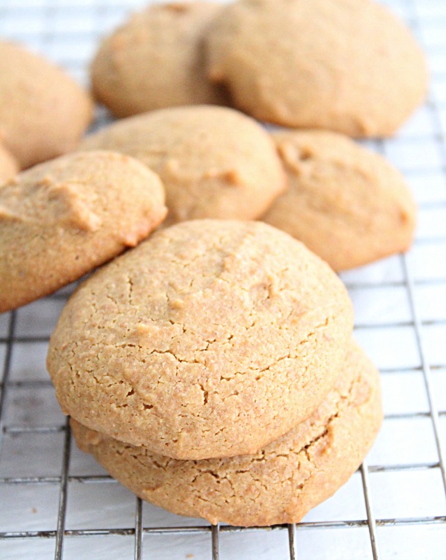 Peanut Butter Cookies- No Refined Sugar Big Green House #cookies #peanutbutter #dessert #honey #norefinedsugar