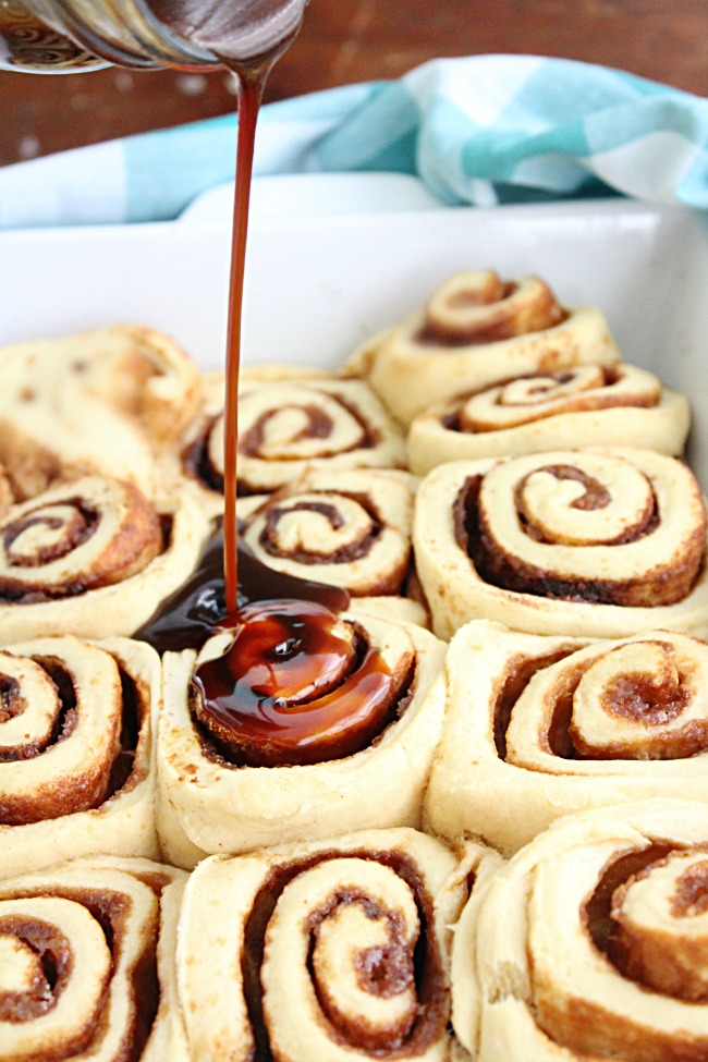 Salted Caramel Cinnamon Rolls: No Refined Sugar- Big Green House #saltedcaramel #norefinedsugar #cinnamonrolls #coconutpalmsugar