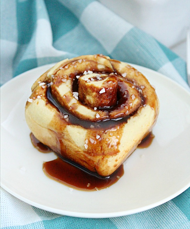 Salted Caramel Cinnamon Rolls: No Refined Sugar- Big Green House #saltedcaramel #norefinedsugar #cinnamonrolls #coconutpalmsugar