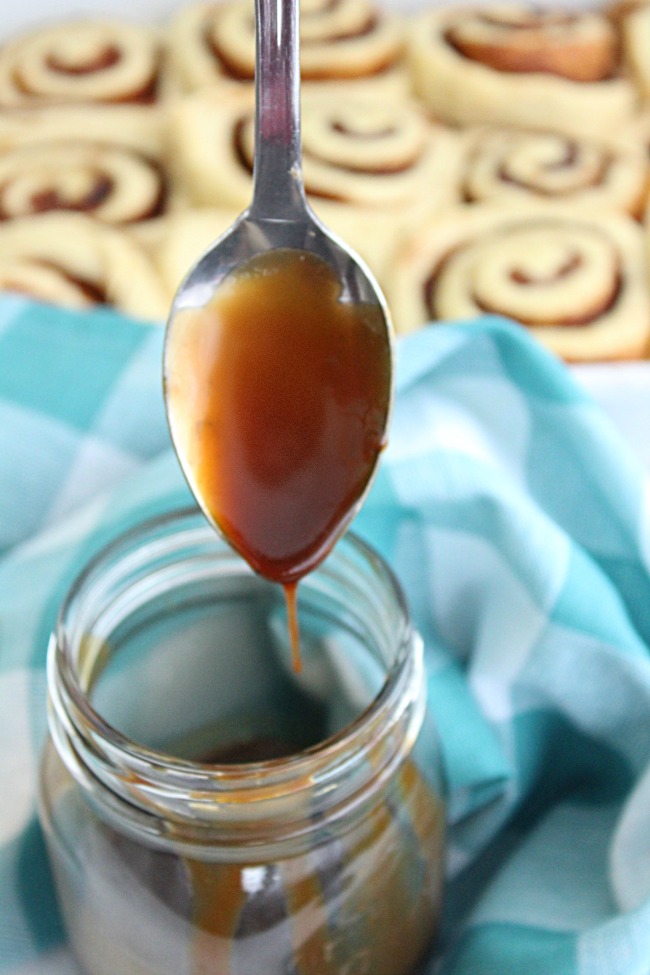 Salted Caramel Cinnamon Rolls: No Refined Sugar- Big Green House #saltedcaramel #norefinedsugar #cinnamonrolls #coconutpalmsugar