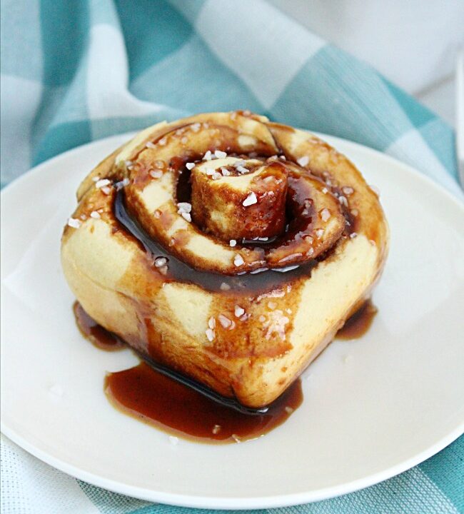 Salted Caramel Cinnamon Rolls: No Refined Sugar- Big Green House #saltedcaramel #norefinedsugar #cinnamonrolls #coconutpalmsugar