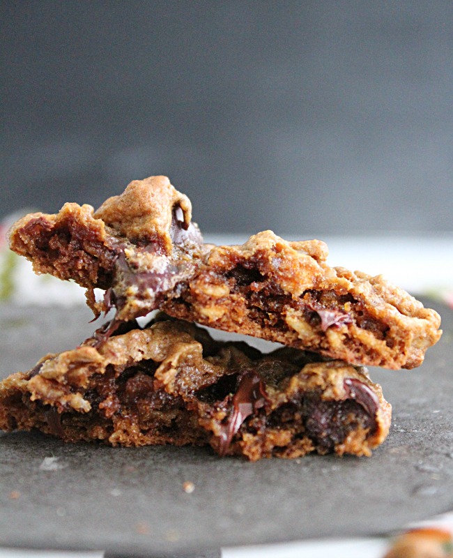 Flourless Peanut Butter Chocolate Chip Oatmeal Cookies- Big Green House #peanutbutter #chocolatechip #cookies #oatmeal #flourless