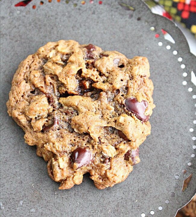 Flourless Peanut Butter Chocolate Chip Oatmeal Cookies- Big Green House #peanutbutter #chocolatechip #cookies #oatmeal #flourless