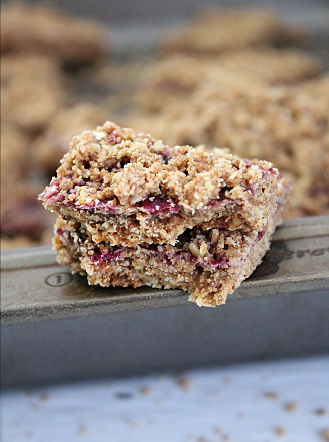 Oatmeal Jam Bars: Big Green House #oatmeal #jam #bars #norefinedsugar