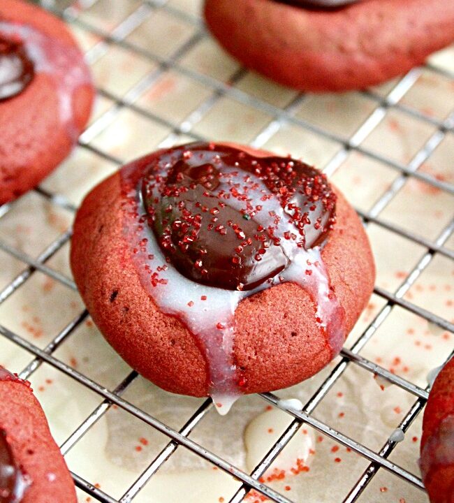 Red Velvet Thumbprint Cookies- Big Green House #redvelvet #cookies #chocolate #dessert #thumbprintcookies 