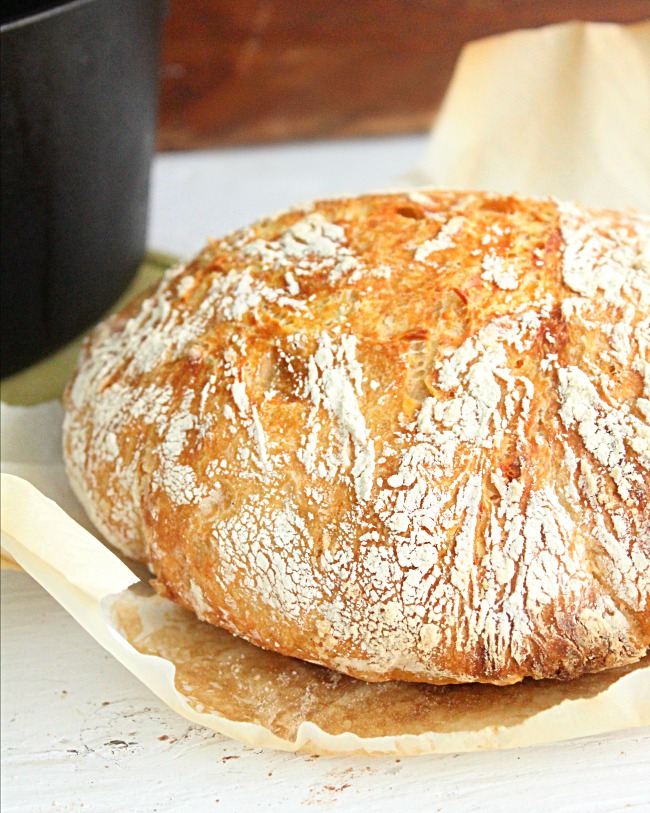 No Knead Cheddar Artisan Bread- Big Green House #cheddar #noknead #bread #homemadebread #artisanbread #cheddarcheese