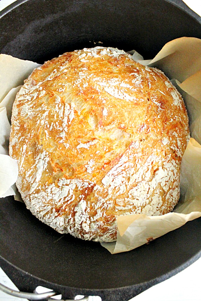 No Knead Cheddar Artisan Bread- Big Green House #cheddar #noknead #bread #homemadebread #artisanbread #cheddarcheese