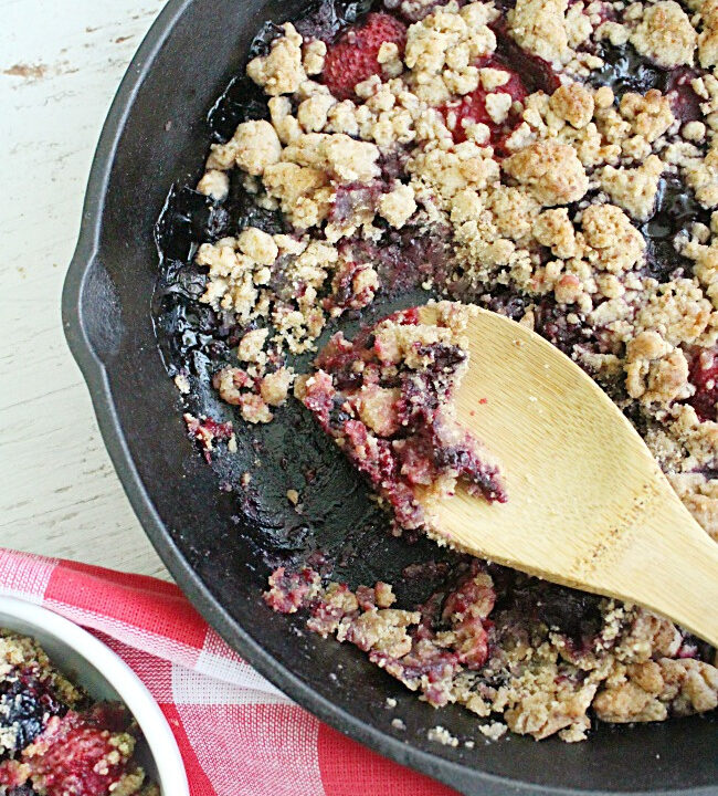 Mixed Berry Crumble- Big Green House #mixedberry #crumble #berries #dessert #biggreenhouseblog 