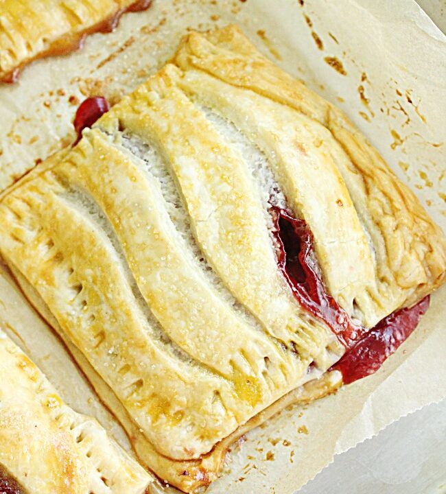 Strawberry Hand Pies- Big Green House #strawberry #handpies #pie #dessert #biggreenhouseblog 