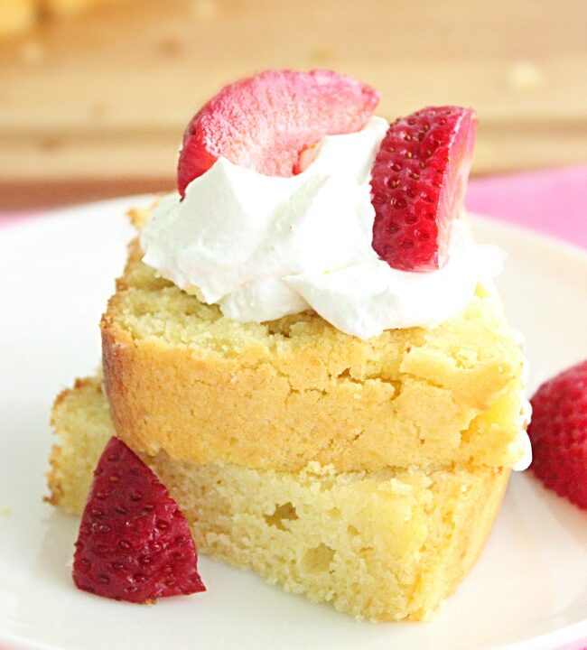 Classic Pound Cake- Big Green House #poundcake #cake #dessert #biggreenhouseblog 