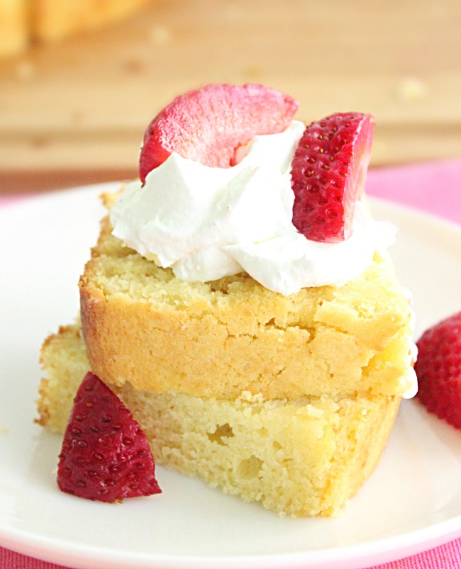 Classic Pound Cake- Big Green House #poundcake #cake #dessert #biggreenhouseblog