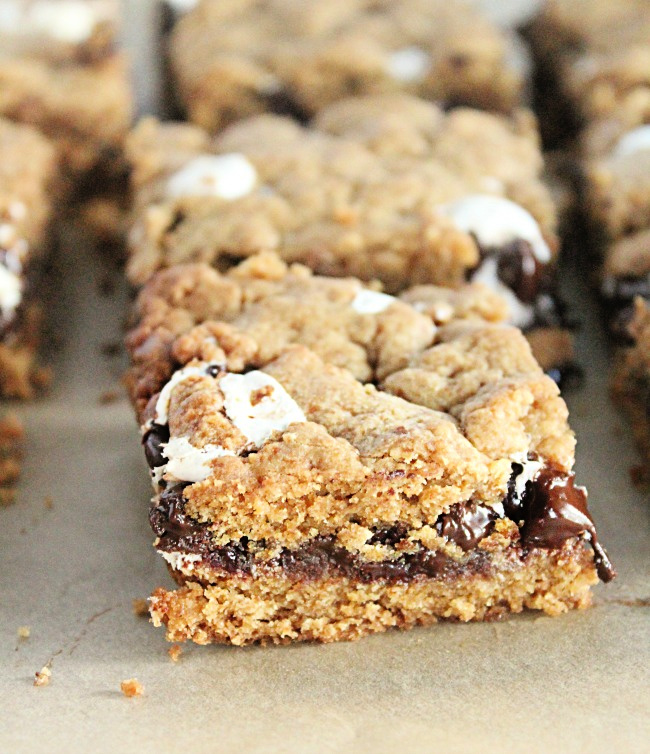 Baked S'mores Bars- Big Green House #biggreenhouseblog #bars #smores #dessert