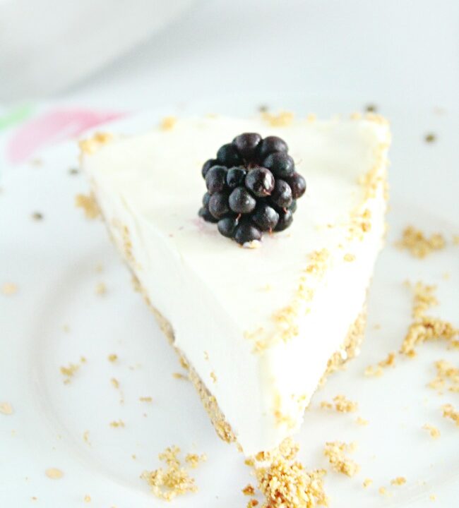 Easy No Bake Cheesecake- Big Green House #cheesecake #nobake #easydessert #biggreenhouseblog 