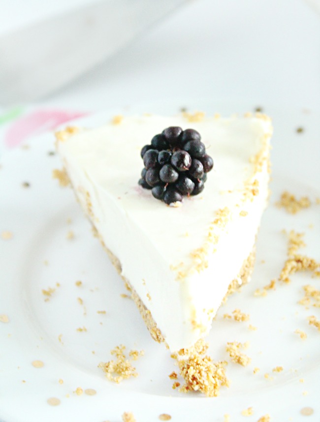 Easy No Bake Cheesecake- Big Green House #cheesecake #nobake #easydessert #biggreenhouseblog