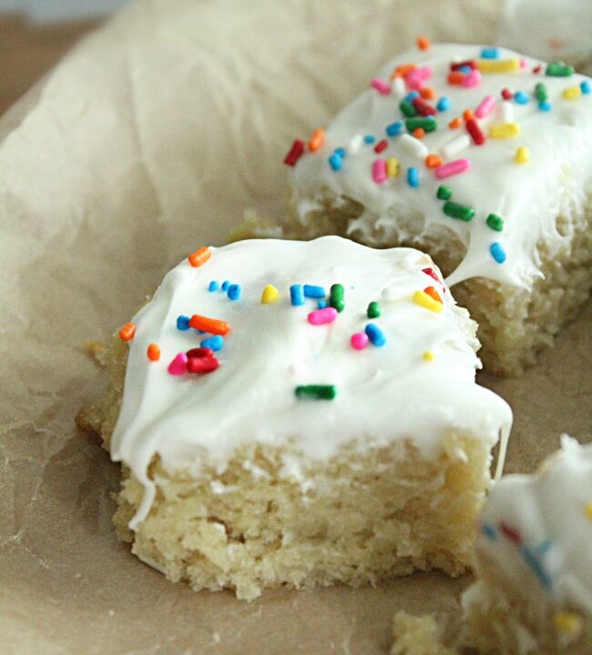 Vanilla Cockeyed Cake- Big Green House #noeggs #nomilk #nobutter #cake #vanilla #dessert #biggreenhouseblog 