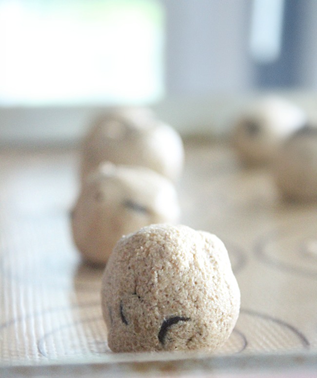 Whole Wheat Dark Chocolate Chip Cookies- No Refined Sugar- Big Green House #biggreenhouseblog #cookies #wholewheat #darkchocolate #chocolatechipcookies #norefinedsugar