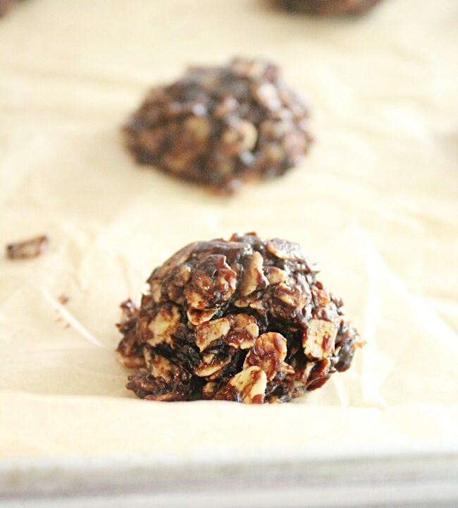 No Bake Peanut Butter Chocolate Oatmeal Cookies- Big Green House #cookies #biggreenhouseblog #nobakedessert #peanutbutter #chocolate #oatmeal