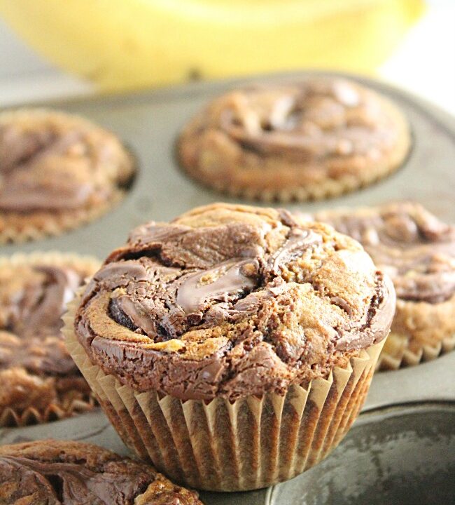 Nutella Swirled Banana Muffins- Big Green House #biggreenhouseblog #nutella #chocolatehazelnutspread #banana #muffins 