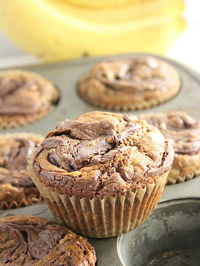 Nutella Swirled Banana Muffins- Big Green House #biggreenhouseblog #nutella #chocolatehazelnutspread #banana #muffins